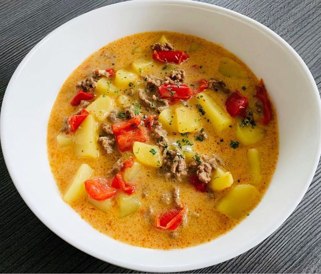 Hackfleisch Eintopf mit Kartoffeln und Paprika