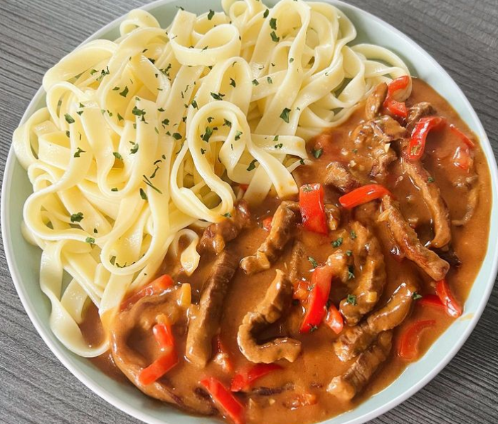 Rindergeschnetzeltes mit Tagliatelle – Kochbucher