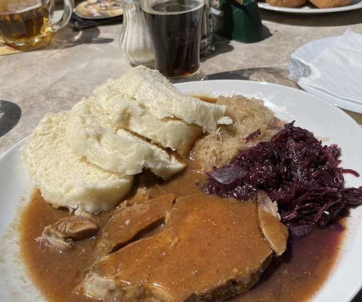 Schweinsbraten mit Kartoffelknödeln – Kochbucher