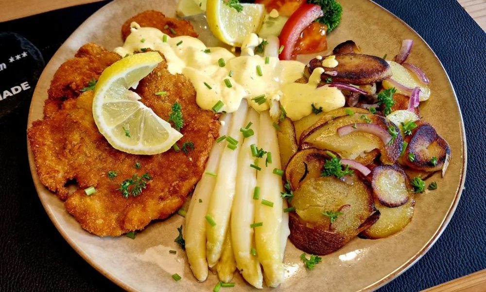 Schnitzel mit Spargel und Bratkartoffeln – Kochbucher