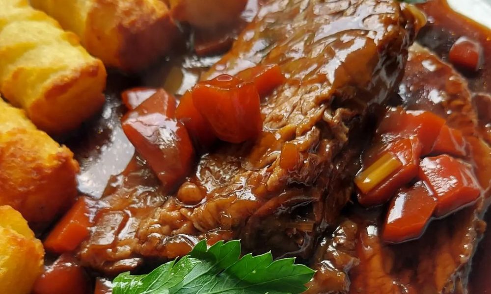 Rinderbraten vom Bürgermeisterstück mit Portweinsoße und Kroketten ...