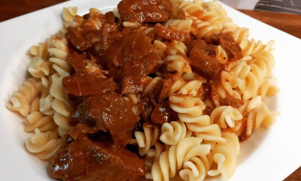 Gulasch nach Rezept meiner Oma – Kochbucher