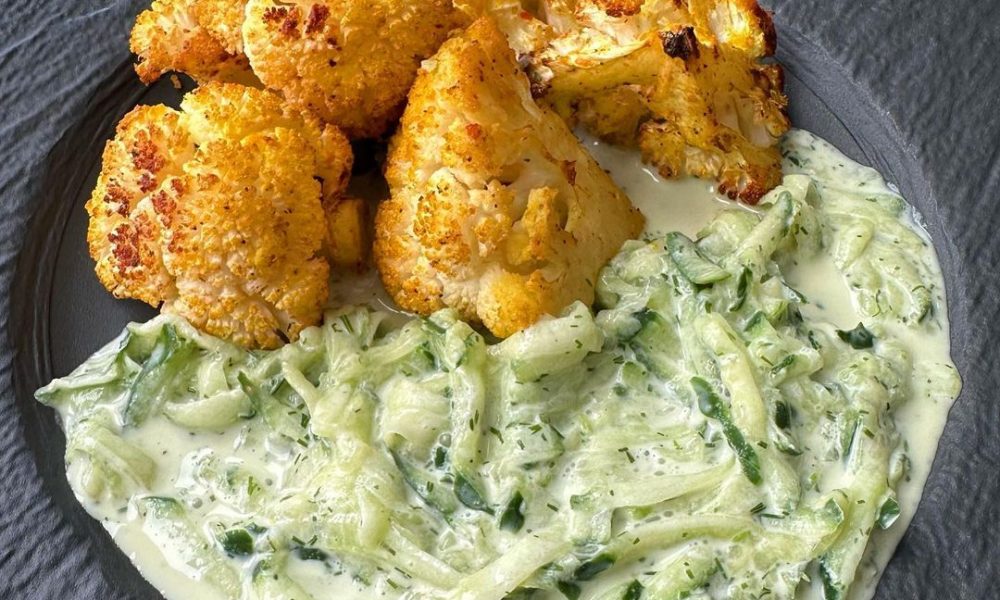 Ofen-Blumenkohl mit Senf-Gurkensalat – Kochbucher