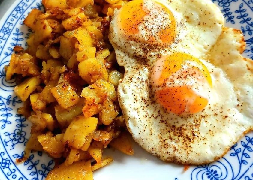 Bratkartoffeln mit Spiegeleier rezept – Kochbucher