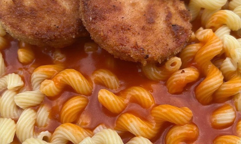 DDR Jägerschnitzel mit Nudeln und Tomatensoße – Kochbucher