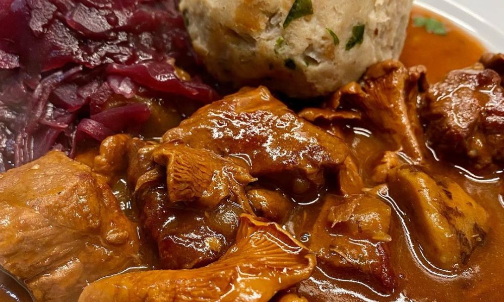 Pilz-Gulasch mit Semmelknödeln – Kochbucher