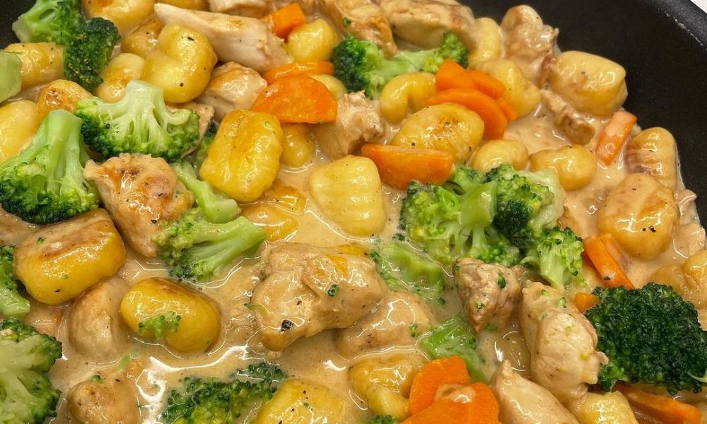 Gnocci mit Hühnerfleisch Brokkoli und Karotten – Kochbucher
