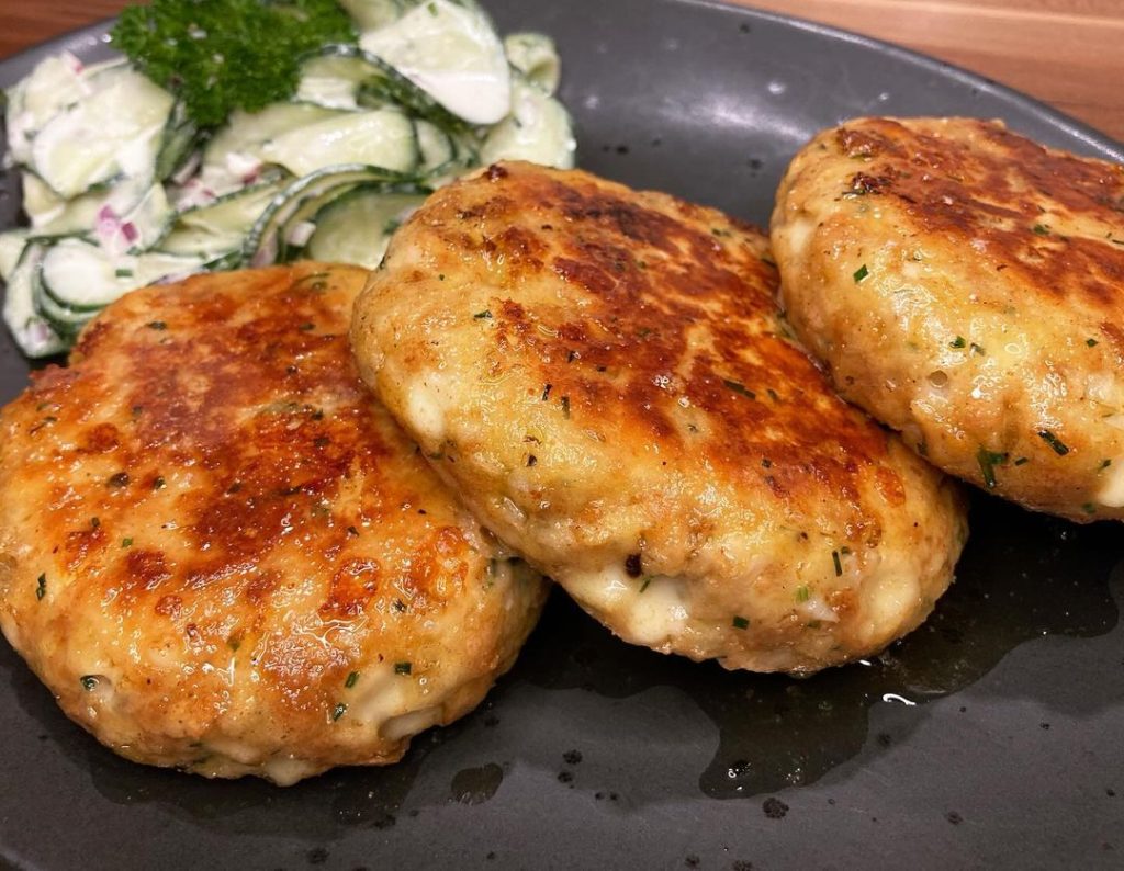Kaspressknödel mit Gurkensalat – Kochbucher