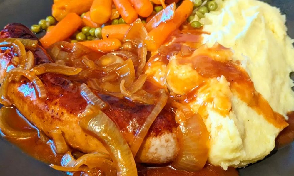 Bratwurst mit Zwiebelsoße – Kochbucher