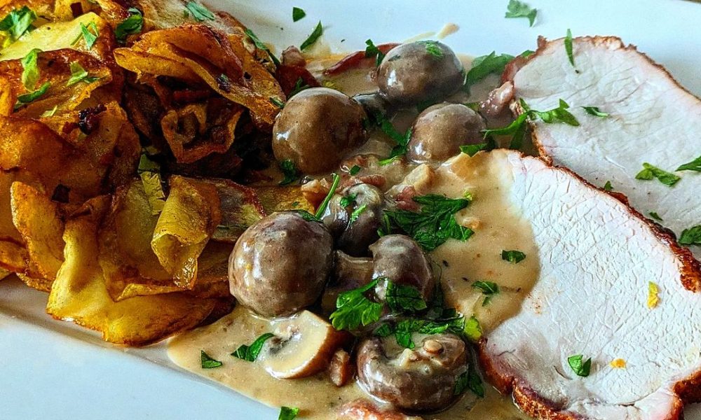 Schweinerücken braten mit Bratkartoffeln an Pilzrahmsoße – Kochbucher