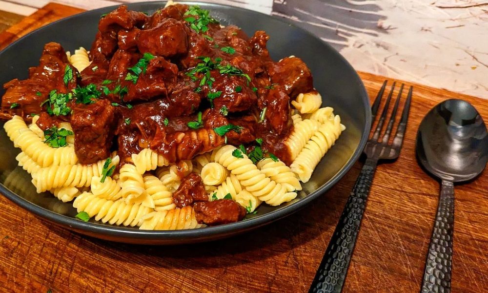 Gulasch nach Art des Hauses – Kochbucher