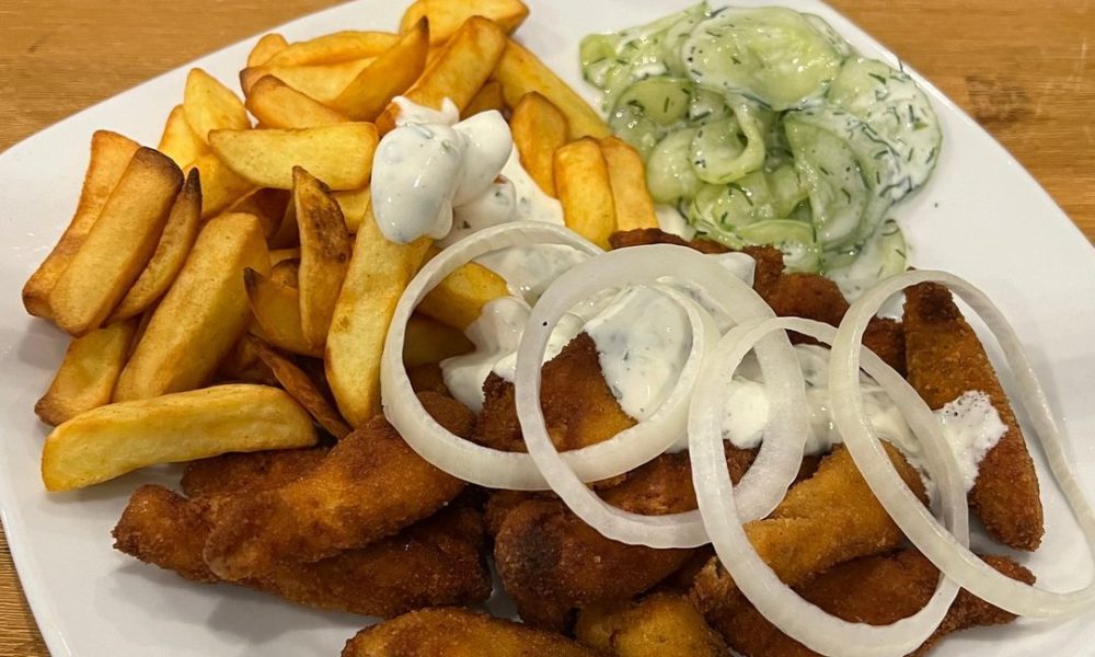 Fried-Chicken-Gyros | Pommes | Gurkensalat | Joghurtsauce – Kochbucher