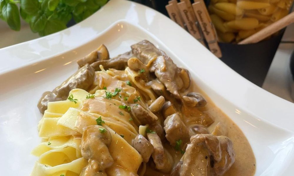 Pasta mit Champignons &amp; Rinderfilet in einer Kräuterbutter Sahne Sauce ...