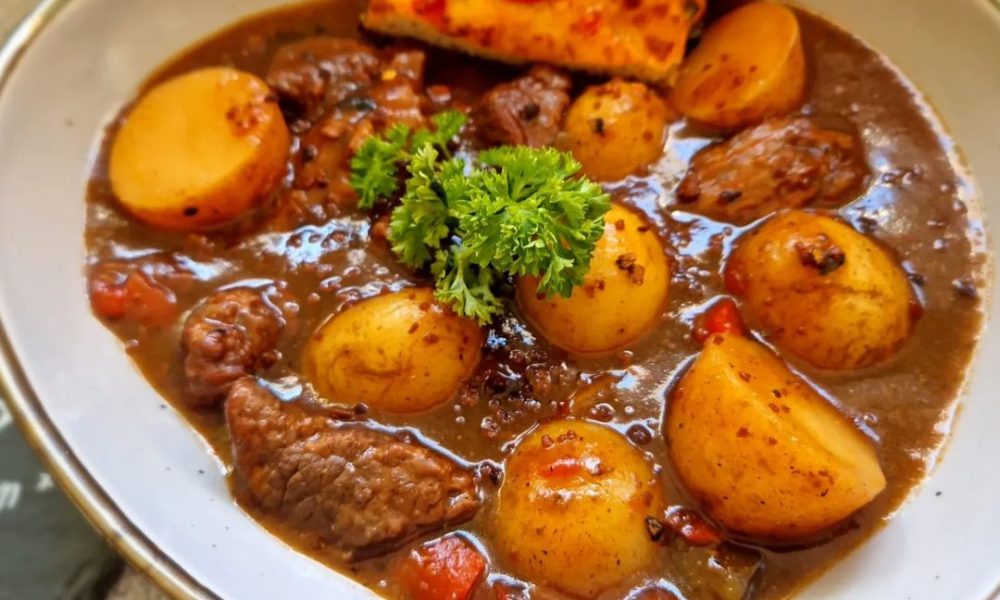 Gulasch-Kartoffel-Topf – Kochbucher Gulasch-Kartoffel-Topf – Kochbucher