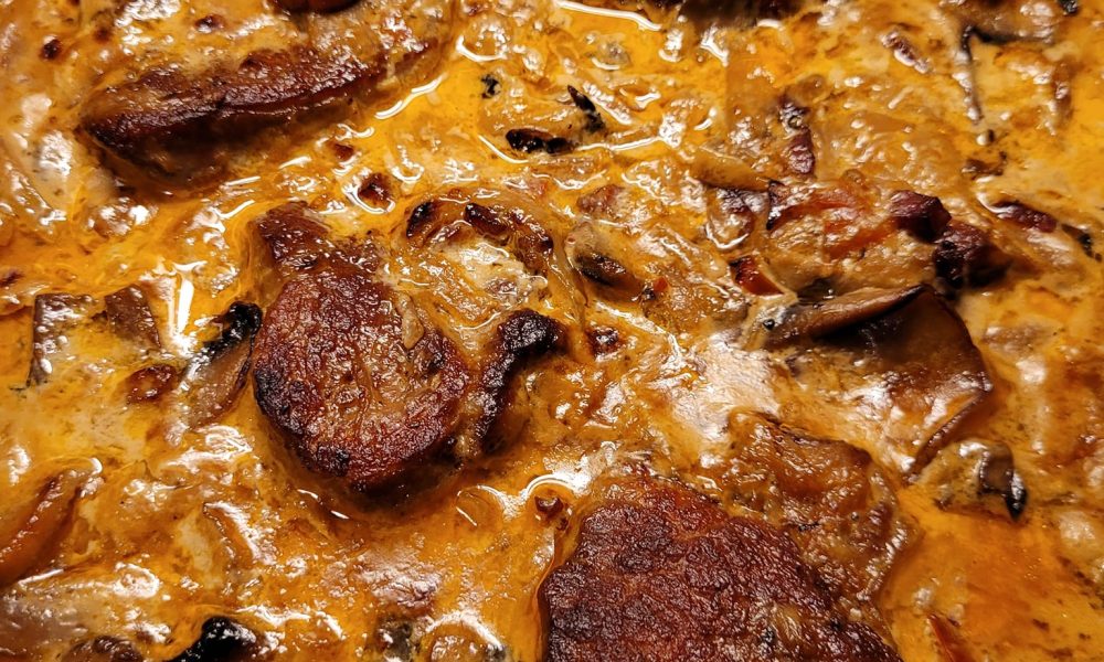 Gulasch mit Nudeln – Kochbucher
