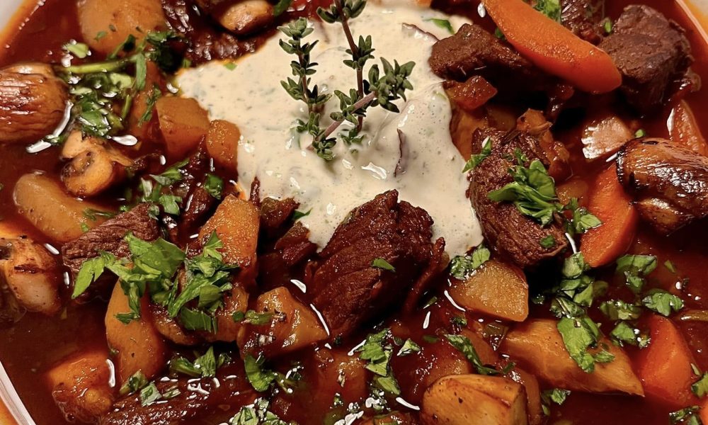 Gulasch mit Nudeln – Kochbucher