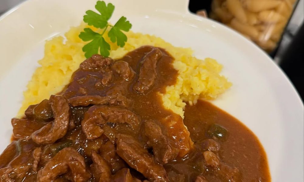 Hähnchen mit Möhren und Porree in Kräuter-Frischkäse-Sauce – Kochbucher