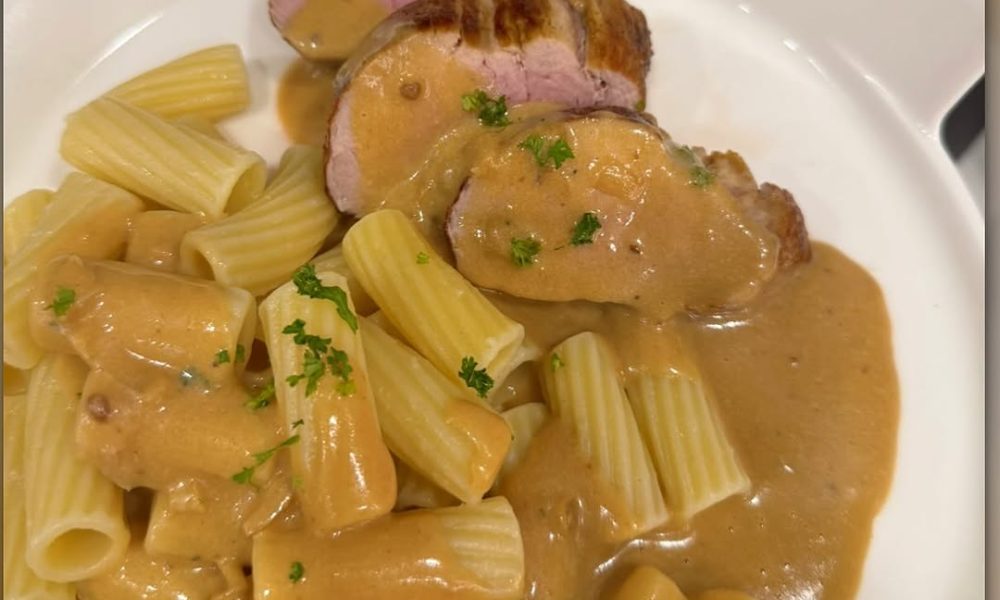 Pasta mit einer schnellen Tomatensahne Sauce – Kochbucher